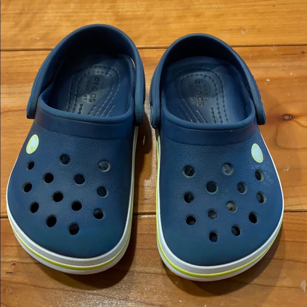 Crocs size 7